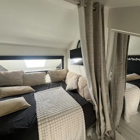 Large Unique Loft, Quiet And Bright & Outdoor *