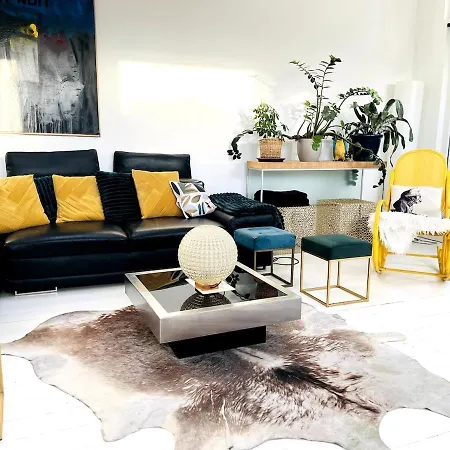 Large Unique Loft, Quiet And Bright & Outdoor